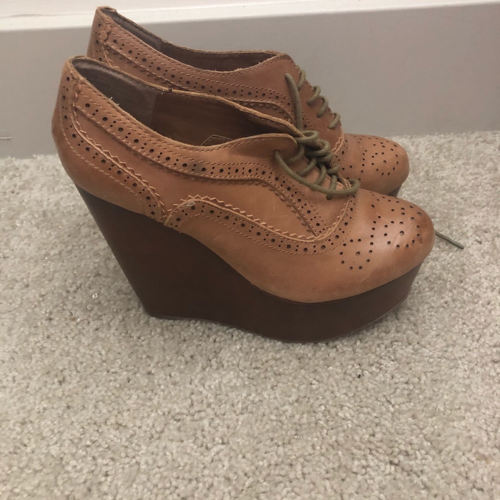 7.5 Steve Madden closed toed leather wedges